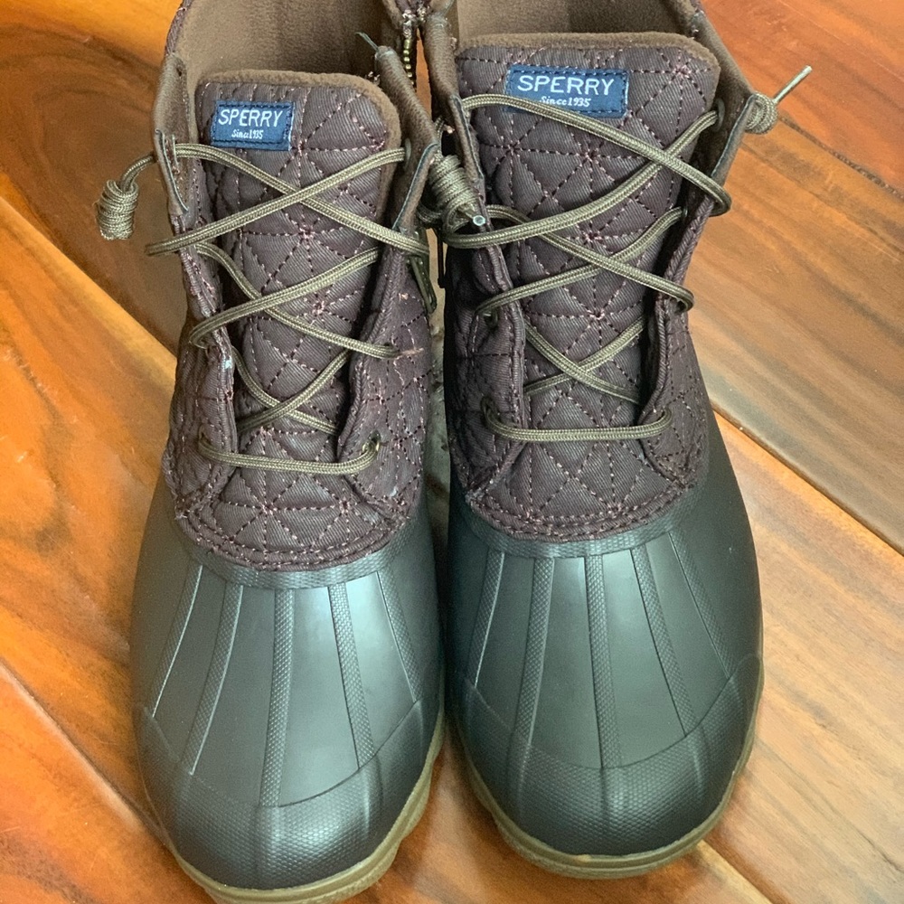 Never worn brown and army green Sperry boots